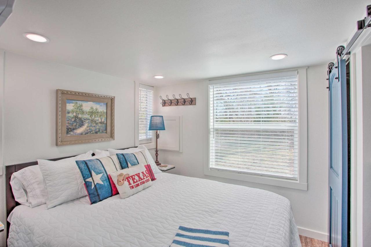 Cozy Mckinney Tiny Home With Porch And Fire Pit! Exterior photo