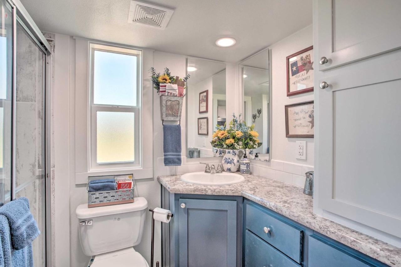 Cozy Mckinney Tiny Home With Porch And Fire Pit! Exterior photo